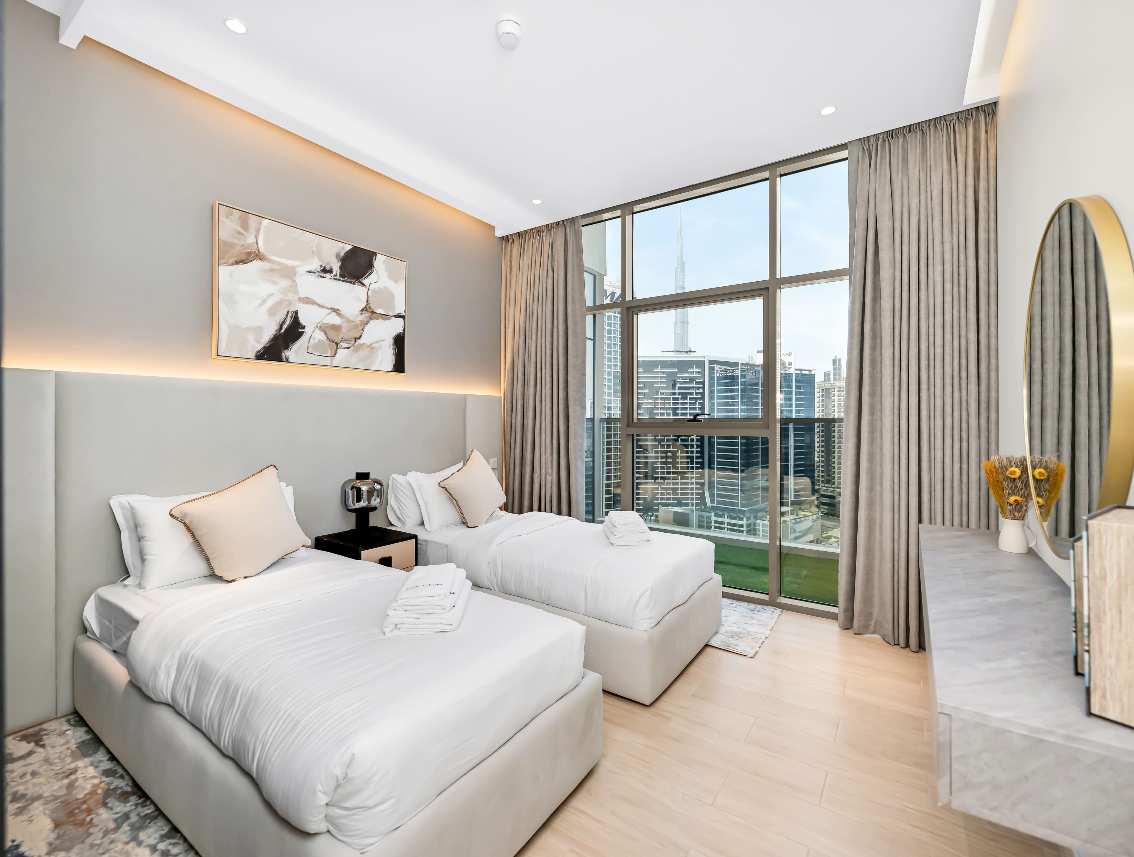 Burj Khalifa and Canal views | 3 Bedroom premium Apartment | Fully Furnished - Thumbnail 5