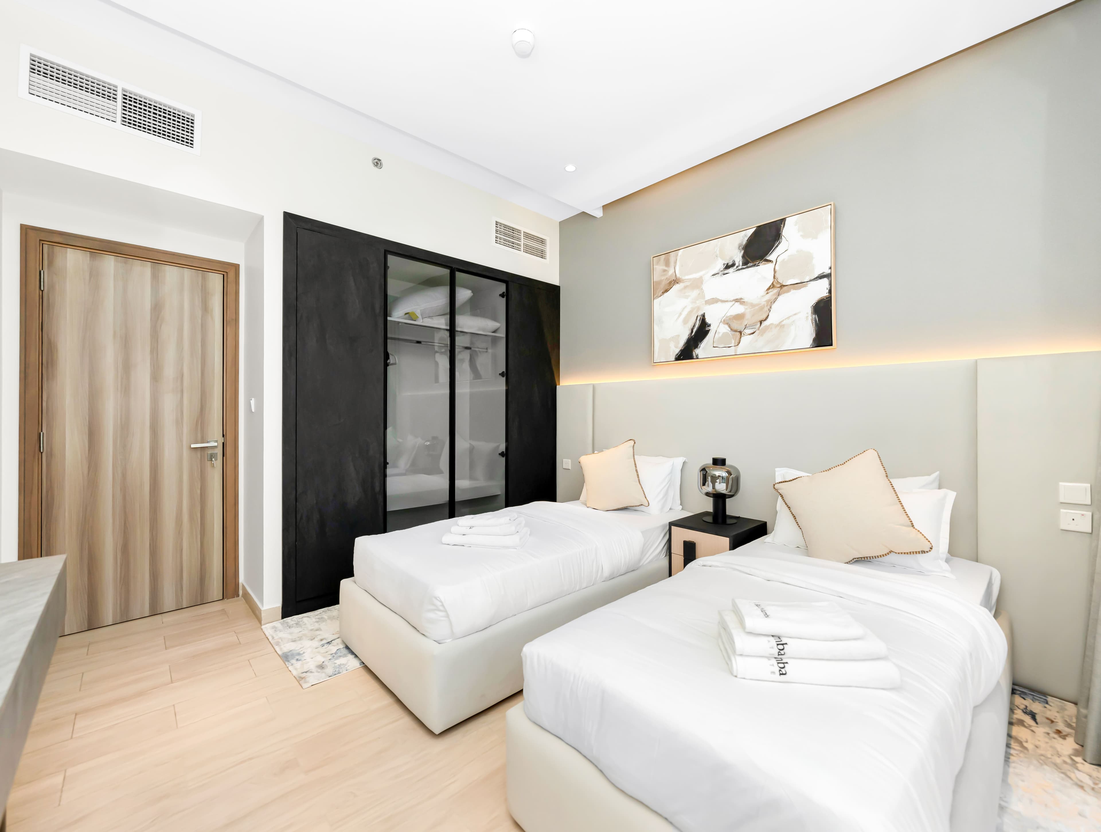 Burj Khalifa and Canal views | 3 Bedroom premium Apartment | Fully Furnished - Thumbnail 7