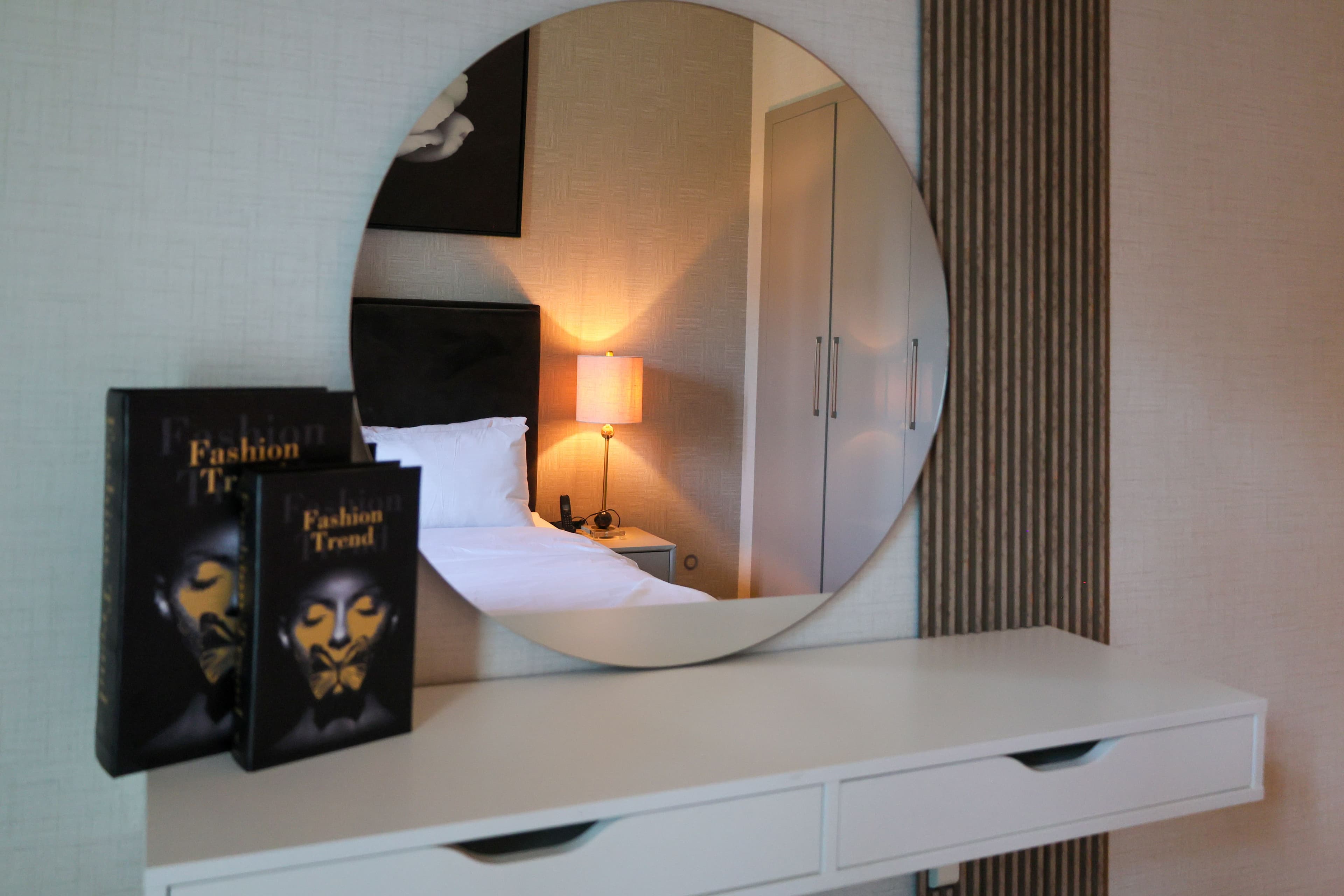 Sobha Hartland - Waves - Thumbnail 12