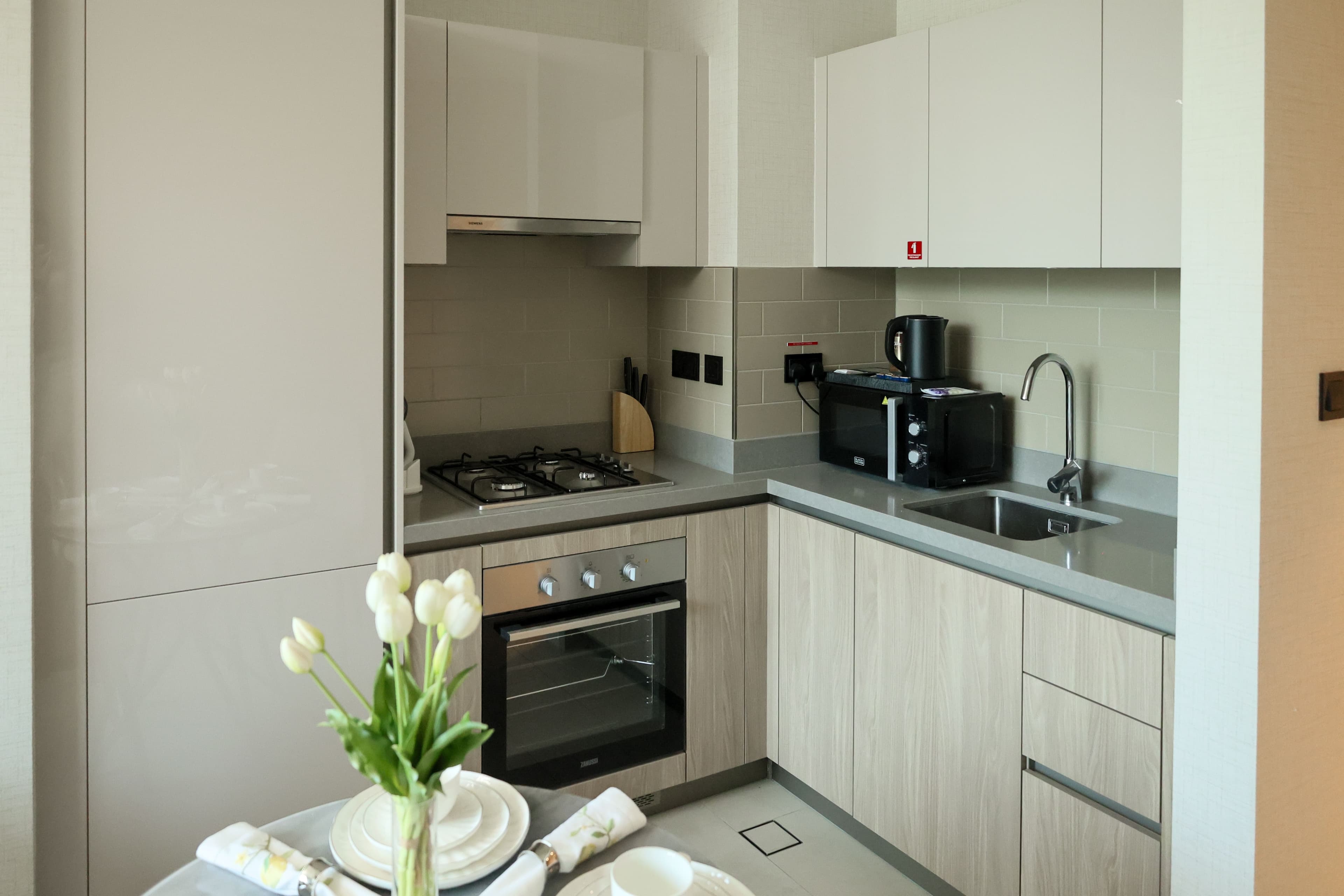 Sobha Hartland - Waves - Thumbnail 8